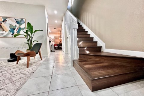 Touwnhouse à louer à Hialeah, Floride: 3 chambres, 143.07 m2 № 2388057 - photo 2