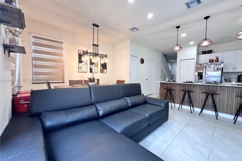 Touwnhouse à louer à Hialeah, Floride: 3 chambres, 143.07 m2 № 2388057 - photo 15