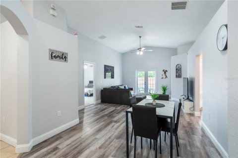 House in Orlando, Florida 3 bedrooms, 135.27 sq.m. № 1778665 - photo 3