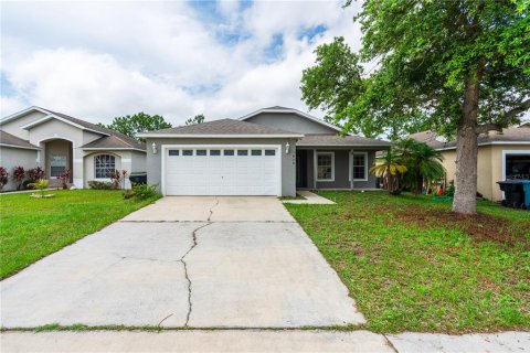 House in Orlando, Florida 3 bedrooms, 135.27 sq.m. № 1778665 - photo 1