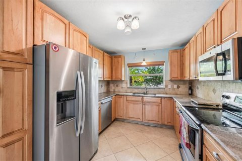 House in Sarasota, Florida 3 bedrooms, 162.58 sq.m. № 2414910 - photo 7