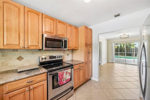 House in Sarasota, Florida 3 bedrooms, 162.58 sq.m. № 2414910 - photo 8