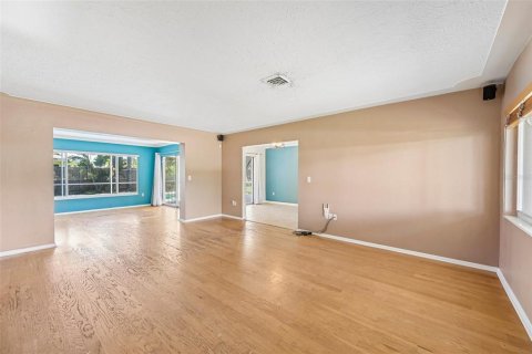 House in Sarasota, Florida 3 bedrooms, 162.58 sq.m. № 2414910 - photo 5