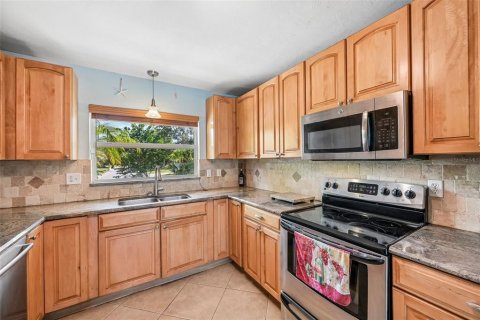 House in Sarasota, Florida 3 bedrooms, 162.58 sq.m. № 2414910 - photo 9