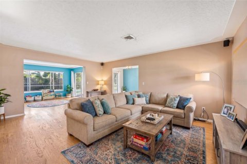 House in Sarasota, Florida 3 bedrooms, 162.58 sq.m. № 2414910 - photo 4