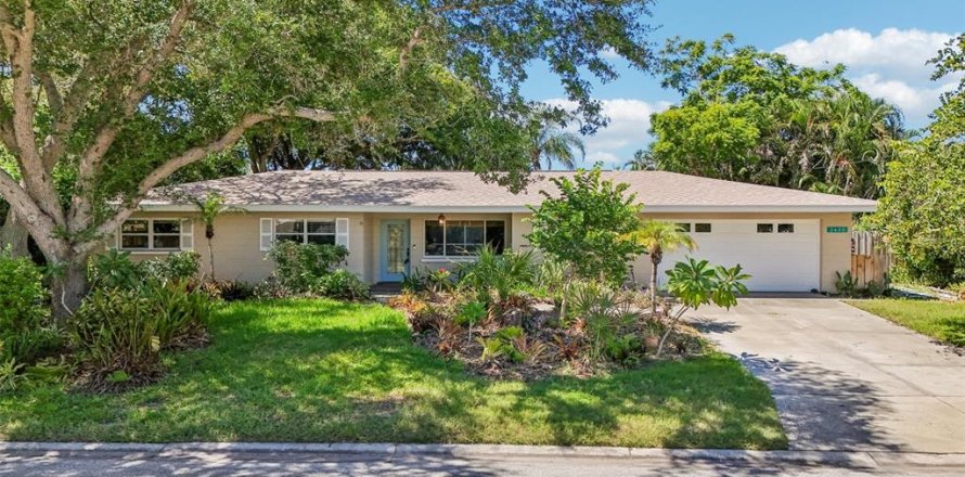 House in Sarasota, Florida 3 bedrooms, 162.58 sq.m. № 2414910