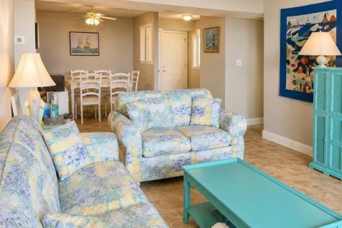 Condo in Treasure Island, Florida, 2 bedrooms  № 2208582 - photo 8