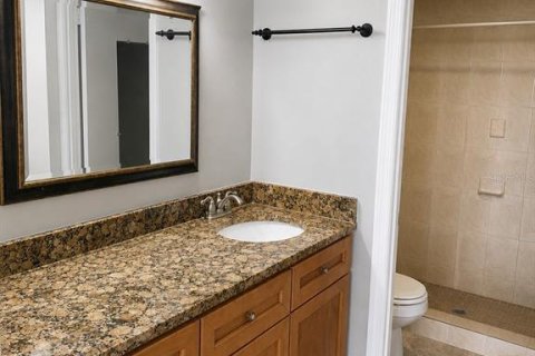 Condo in Treasure Island, Florida, 2 bedrooms  № 2208582 - photo 9