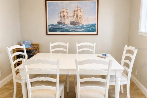 Condo in Treasure Island, Florida, 2 bedrooms  № 2208582 - photo 4