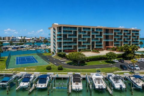 Condo in Treasure Island, Florida, 2 bedrooms № 2208582