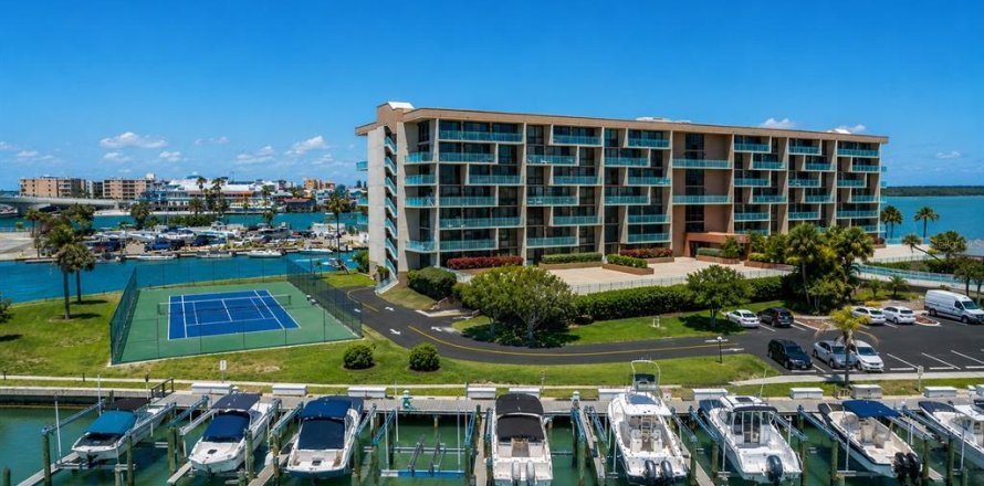Condo in Treasure Island, Florida, 2 bedrooms  № 2208582