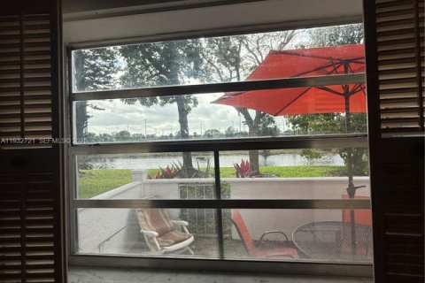 Купить кондоминиум в Лодердейл-Лейкс, Флорида 2 спальни, 102.38м2, № 2034953 - фото 13