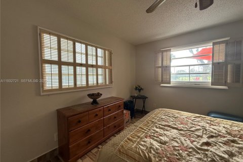 Купить кондоминиум в Лодердейл-Лейкс, Флорида 2 спальни, 102.38м2, № 2034953 - фото 14