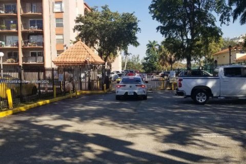 Condominio en Miami, Florida, 1 dormitorio  № 1980669