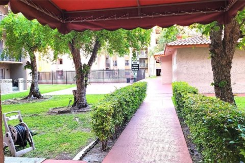 Condominio en venta en Miami, Florida, 1 dormitorio, 70.23 m2 № 1980669 - foto 4