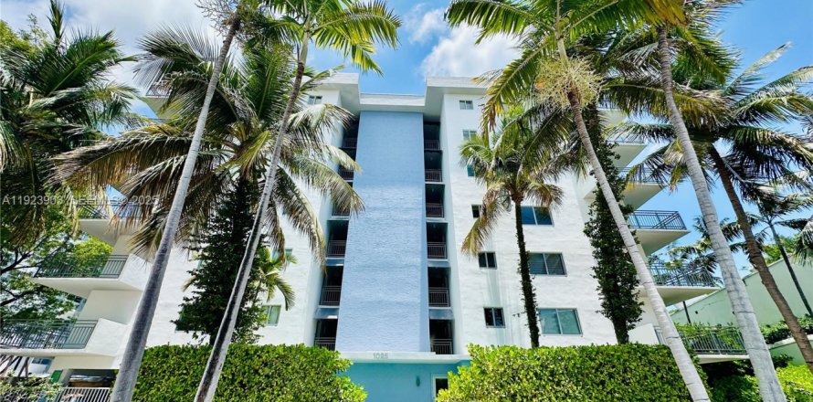 Condo in Miami Beach, Florida, 1 bedroom  № 1982321