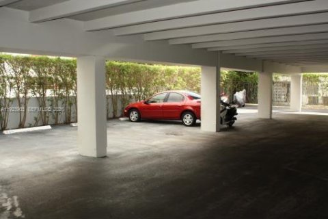 Condo in Miami Beach, Florida, 1 bedroom  № 1982321 - photo 23