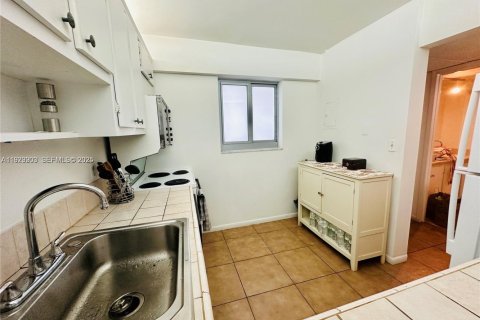 Condo in Miami Beach, Florida, 1 bedroom  № 1982321 - photo 8
