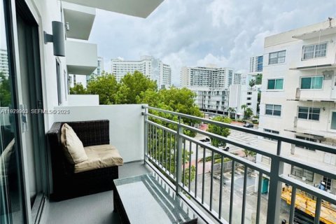 Condo in Miami Beach, Florida, 1 bedroom  № 1982321 - photo 5