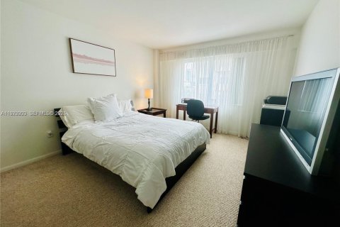 Condo in Miami Beach, Florida, 1 bedroom  № 1982321 - photo 13