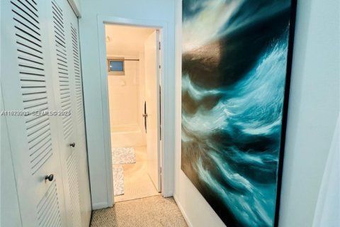 Condo in Miami Beach, Florida, 1 bedroom  № 1982321 - photo 16