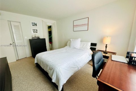 Condo in Miami Beach, Florida, 1 bedroom  № 1982321 - photo 14