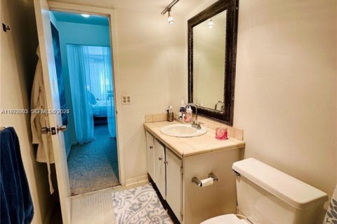 Condo in Miami Beach, Florida, 1 bedroom  № 1982321 - photo 18