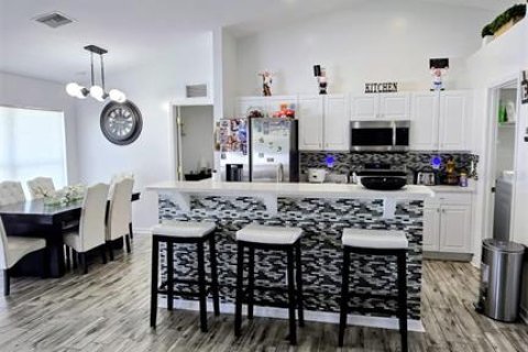 Villa ou maison à louer à Cape Coral, Floride: 3 chambres, 135.82 m2 № 2150913 - photo 6