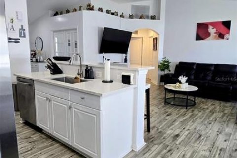 Villa ou maison à louer à Cape Coral, Floride: 3 chambres, 135.82 m2 № 2150913 - photo 9