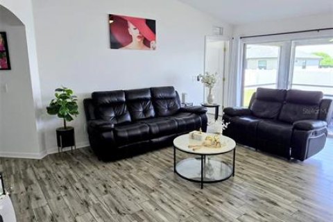 Villa ou maison à louer à Cape Coral, Floride: 3 chambres, 135.82 m2 № 2150913 - photo 10