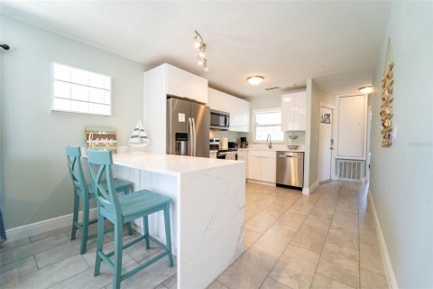 House in New Port Richey, Florida 2 bedrooms, 91.6 sq.m. № 2219342 - photo 4
