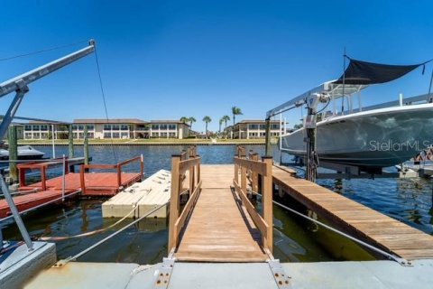 House in New Port Richey, Florida 2 bedrooms, 91.6 sq.m. № 2219342 - photo 15