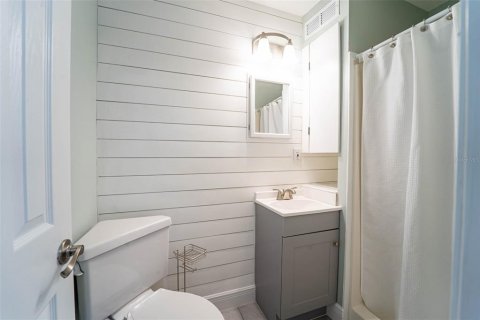 House in New Port Richey, Florida 2 bedrooms, 91.6 sq.m. № 2219342 - photo 9
