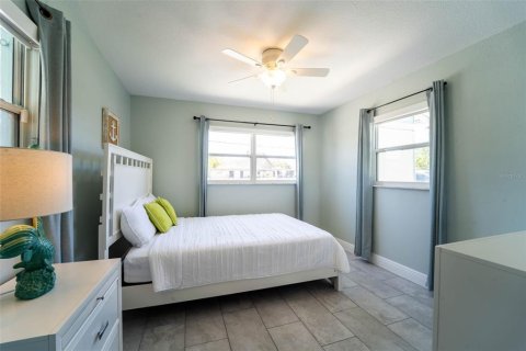 House in New Port Richey, Florida 2 bedrooms, 91.6 sq.m. № 2219342 - photo 8
