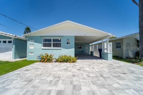 House in New Port Richey, Florida 2 bedrooms, 91.6 sq.m. № 2219342