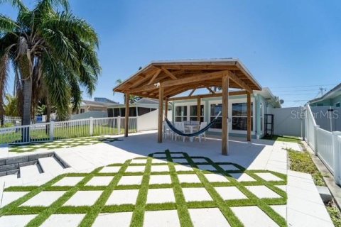 House in New Port Richey, Florida 2 bedrooms, 91.6 sq.m. № 2219342 - photo 13