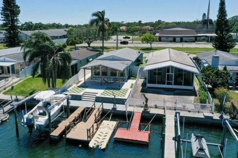 House in New Port Richey, Florida 2 bedrooms, 91.6 sq.m. № 2219342 - photo 16