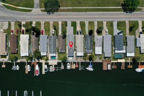 House in New Port Richey, Florida 2 bedrooms, 91.6 sq.m. № 2219342 - photo 17