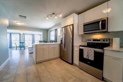 House in New Port Richey, Florida 2 bedrooms, 91.6 sq.m. № 2219342 - photo 3