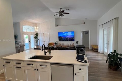 House in West Palm Beach, Florida 3 bedrooms, 169.55 sq.m. № 1730985 - photo 2