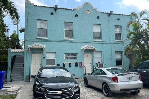 House in Miami, Florida 2 bedrooms, 251.86 sq.m. № 2017143