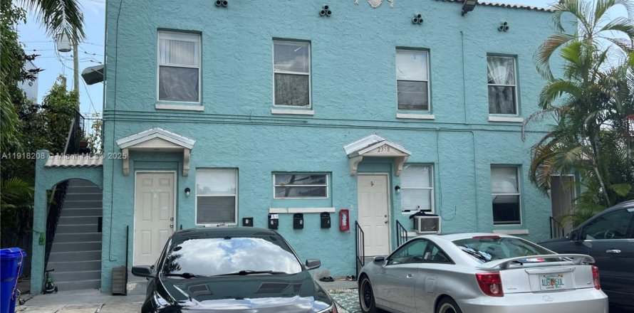 Villa ou maison à Miami, Floride 2 chambres, 251.86 m2 № 2017143