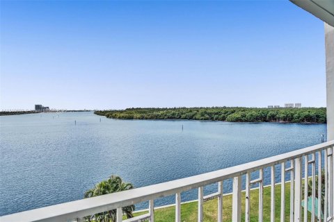 Снять в аренду кондоминиум в Санни-Айлс-Бич, Флорида 2 спальни, 113.34м2, № 1958054 - фото 3