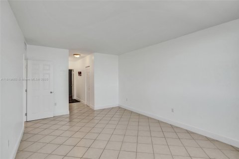 Снять в аренду кондоминиум в Санни-Айлс-Бич, Флорида 2 спальни, 113.34м2, № 1958054 - фото 28