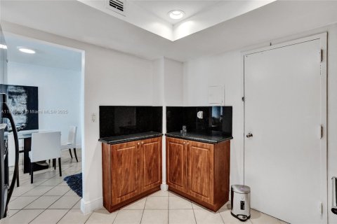 Снять в аренду кондоминиум в Санни-Айлс-Бич, Флорида 2 спальни, 113.34м2, № 1958054 - фото 19