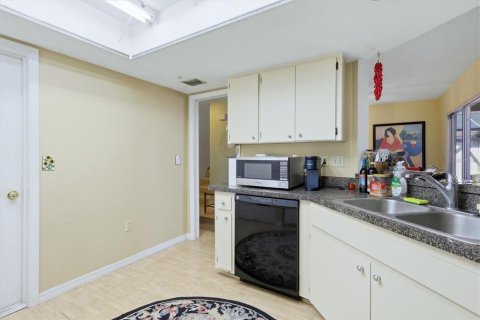 Touwnhouse à vendre à Sarasota, Floride: 2 chambres, 132.85 m2 № 2415399 - photo 10