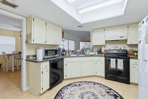 Touwnhouse à vendre à Sarasota, Floride: 2 chambres, 132.85 m2 № 2415399 - photo 9