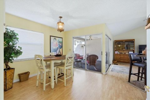 Touwnhouse à vendre à Sarasota, Floride: 2 chambres, 132.85 m2 № 2415399 - photo 8