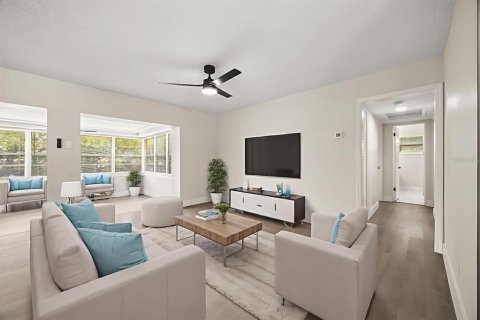 House in Orlando, Florida 4 bedrooms, 176.89 sq.m. № 1796036 - photo 2
