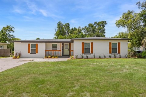 House in Orlando, Florida 4 bedrooms, 176.89 sq.m. № 1796036 - photo 1